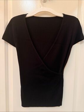 BCBG MaxAzria Black Ribbed Knit V-Neck Short Sleeve Sweater Top NEW